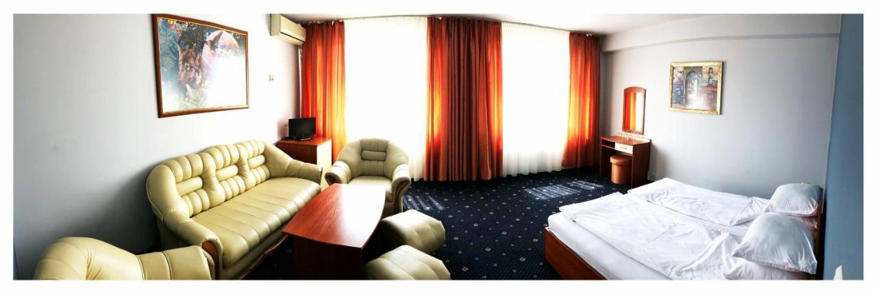 Hotel Rahovets ゴルナ・オリャホヴィツァ エクステリア 写真
